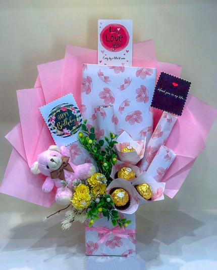 Birthday Box Pink | Customized Bouquet | Flower Bouquet | Flowers | Event decoration Services | flowers decoration near me | flower studio pakistan | bukey near me