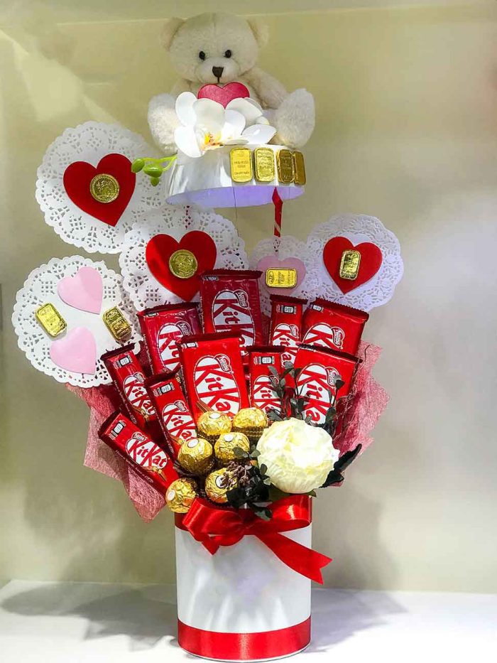 KitKat Rossywell Box | Flower Bouquet | Flowers | Event decoration Services | flowers decoration near me | flower studio pakistan | bukey near me