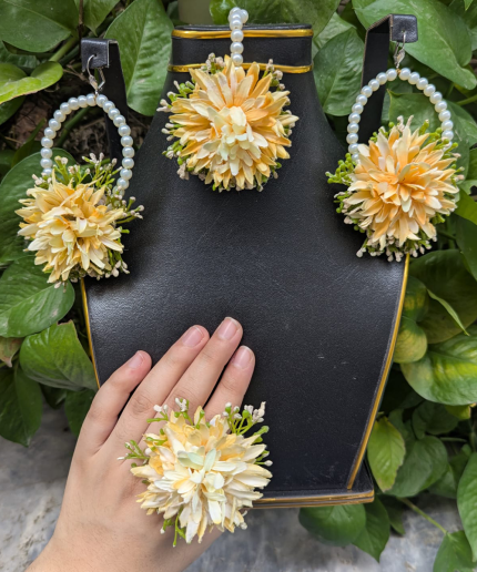 Bridal floral jewellery set designed for mehndi ceremony